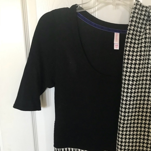 Sweater Dress with scarf - Picture 3 of 6